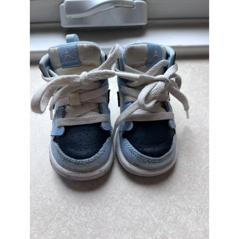 Toddler Nike air Jordan’s size 4